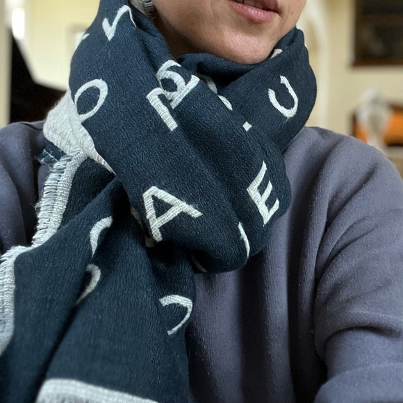 Authentic Chanel scarf two sided. Very beautiful and unique. - Picture 13 of 15